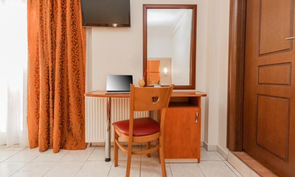 Hotel Avra 2*