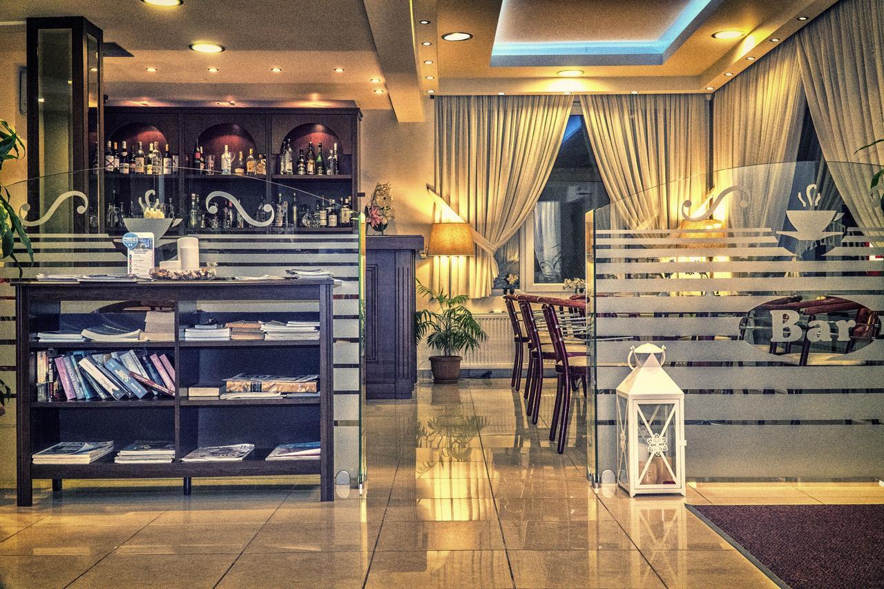 Hotel Avra 2*